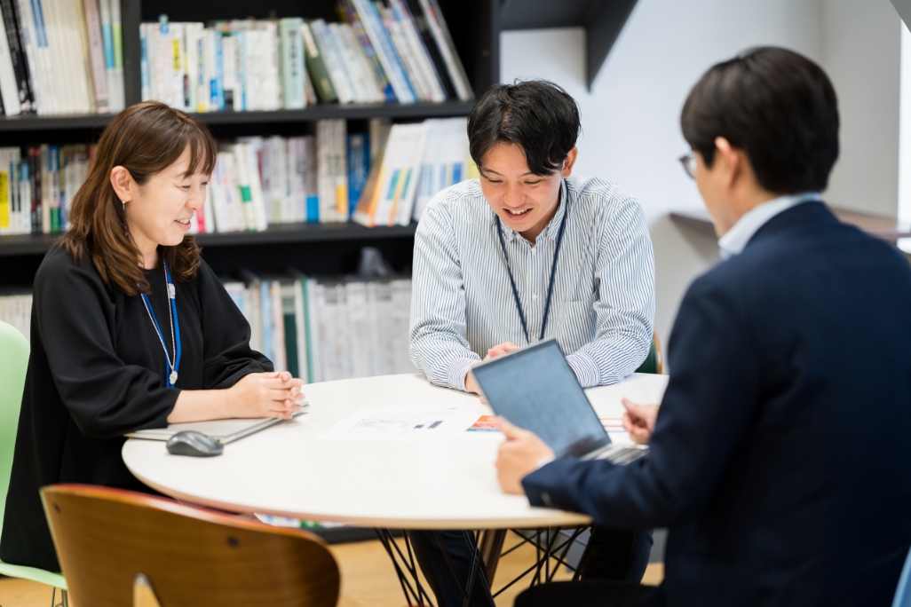 採用・プロ経営者・資料請求に関するお問い合わせは、専用フォームからご連絡ください。